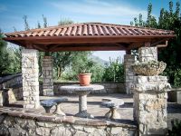 Fam-alberoidea gazebo-in-legno-e-pietra